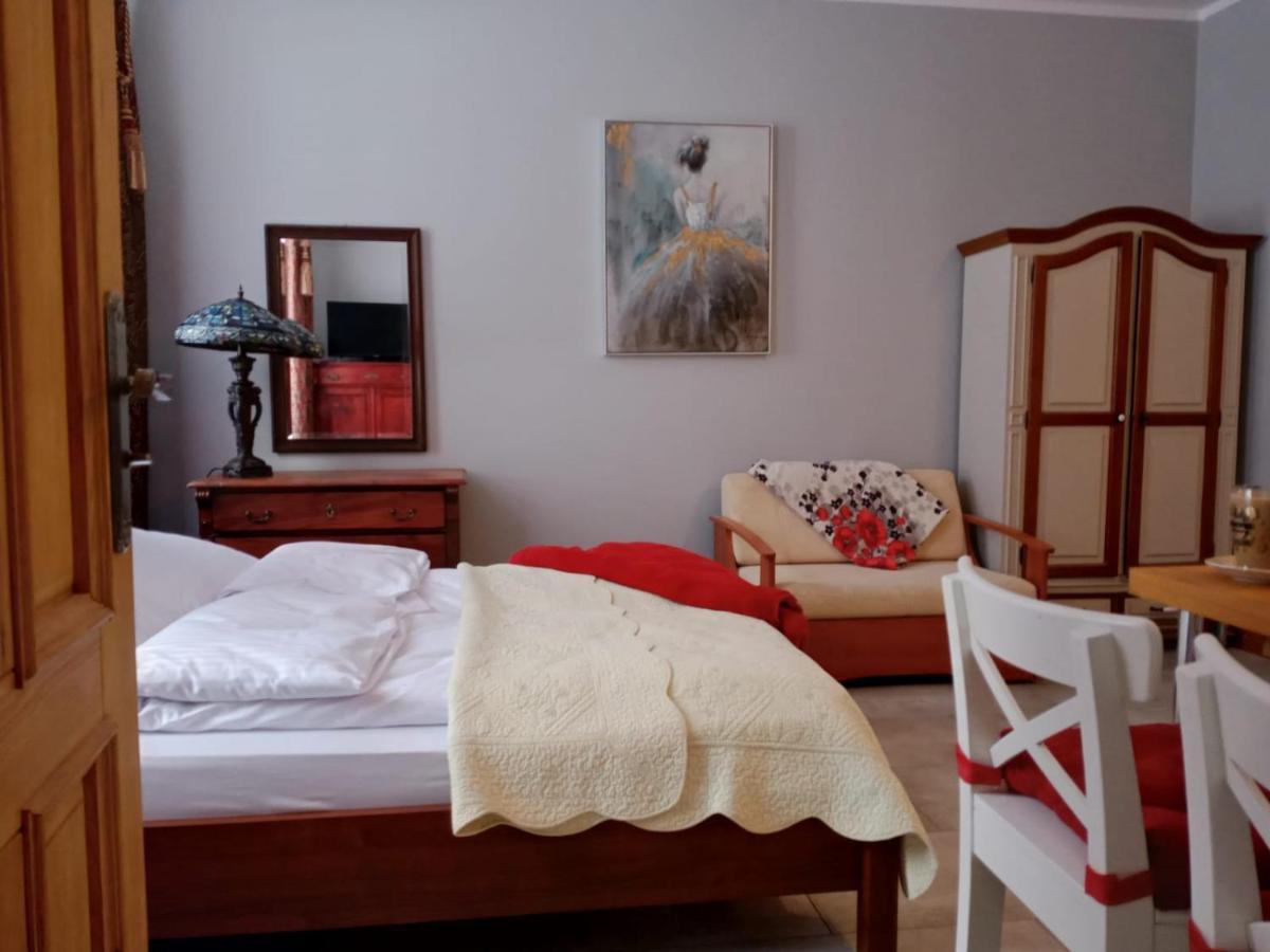 Sunny Bear Bed & Breakfast Jelenia Gora Bagian luar foto