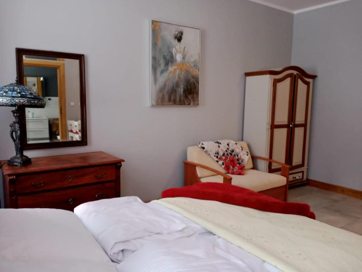 Sunny Bear Bed & Breakfast Jelenia Gora Bagian luar foto