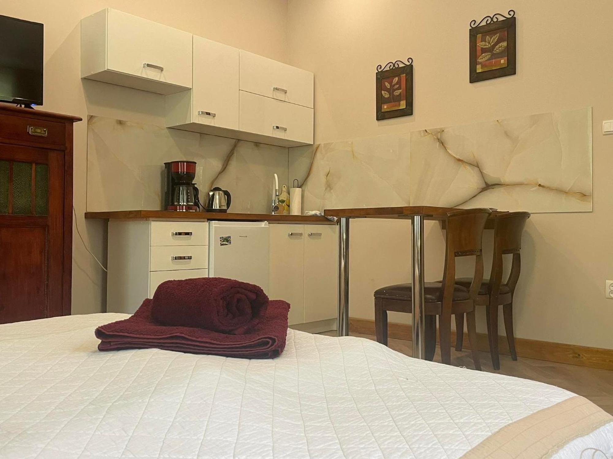 Sunny Bear Bed & Breakfast Jelenia Gora Bagian luar foto